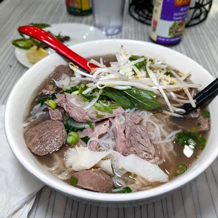 pho dac biet $15