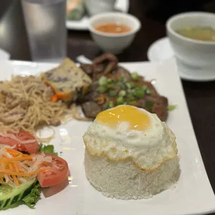 Com Tam Suon Bi Trung