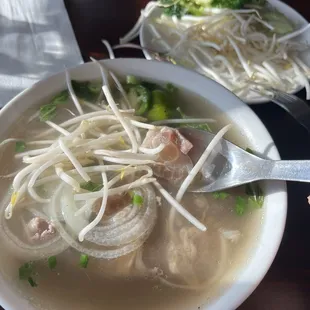 #47 raw beef with tendon in beef broth