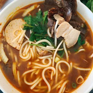 Rice Noodle Soup With Combination Of Thin Slice Beef