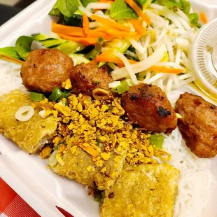 Nem nuong &amp; cha gio vermicelli bowl