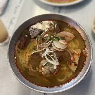 J1. Bun bo Hue