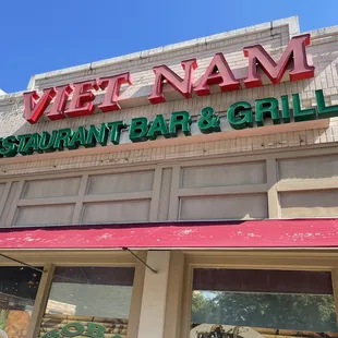 the front of a vietnamese restaurant