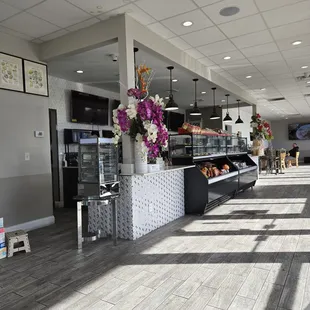 Front of restaurant area,  smells so good in here!  Take out is available!