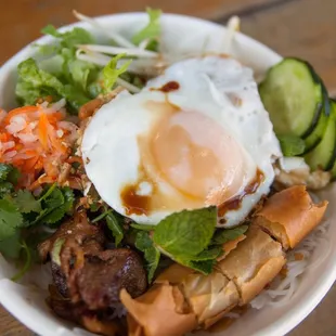 Follow @lunchingwithlandis on instagram! :)