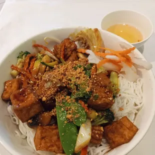 Vegetarian tofu rice noodle bowl ($12.25)