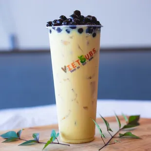 Mango milk tea with boba