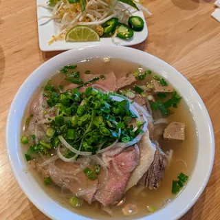 Special Combination Beef Pho Pho Dac Biet