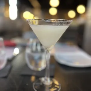 Excellent cocktail with egg whites!