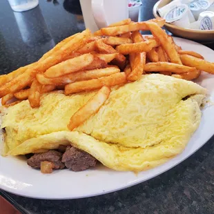 Steak omelet with fries