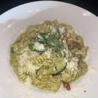 Fusilli al Pesto con Zucchini