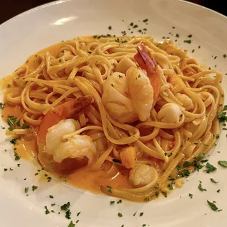 Linguine con Capesante e Gamberi