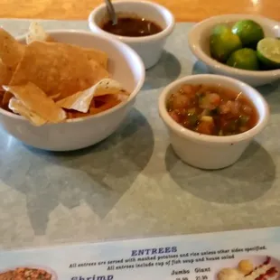 The table setup, chips salsa &amp; pico &amp; limes