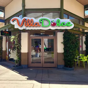 the front entrance of a restaurant