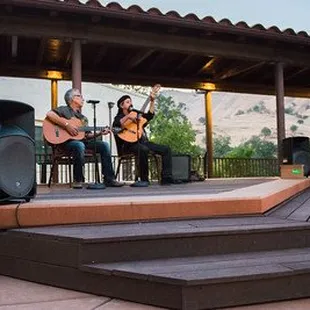 Villa La Paz: patio stage available