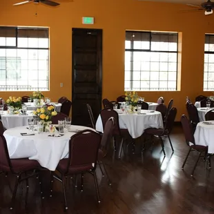 Villa La Paz: Cafe Lounge Banquet setting