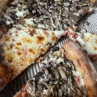 First time trying their pizza. So delicious! Love that they don't skimp on the toppings either!