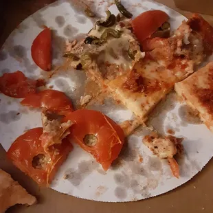 Pizza with fresh tomatoes