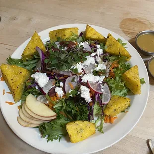 Mediterranean salad with homemade polenta