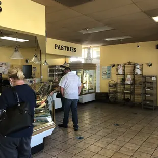 At the front door, on to right side is the cake display- definitely worth a look! There is a beautiful selection.