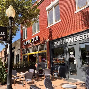 Fresh bread and coffee? ... This is your place!