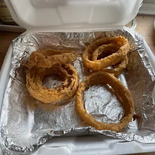 How disappointing! I opened the box and found 6 sad onion rings in the order. Don&apos;t recommend.