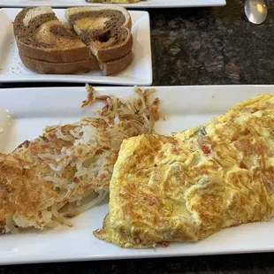 Veggie omelet with hashbrowns and rye toast