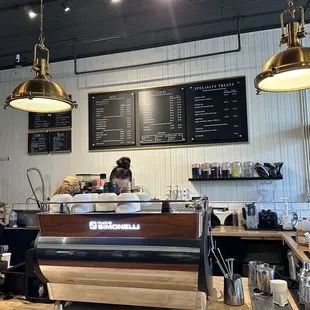 The type of espresso machine they use and menu.