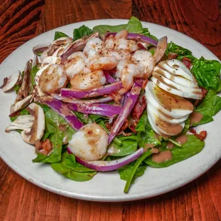 Spinach salad with grilled shrimp