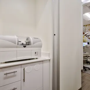 CEREC® CAD/CAM is the epitome of Modern Dentistry. It means that in just 2 hours you can have a crown!