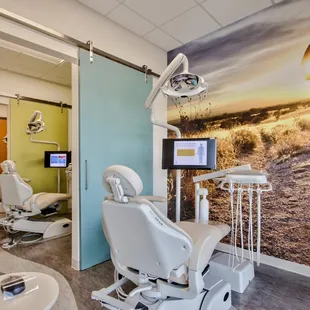 Our paperless system delivers electronic charting, digital imaging and enhanced case presentation at chair side.