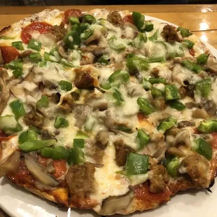 Thin crust pizza w/pepperoni, sausage, bell peppers, canned mushrooms