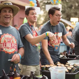 Happy Volunteers. Courtesy of Rocio Garcia Photography