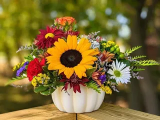 Bea's Flowers & Gifts