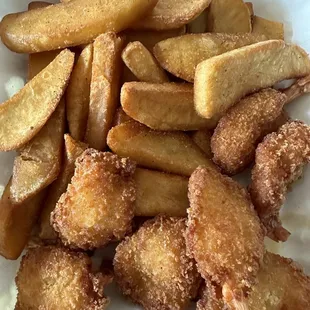 Fried shrimp with steak fries