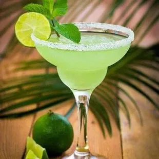 dessert, drink