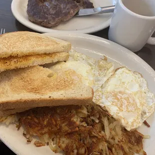 Steak &amp; Overeasy Eggs w/ Hashbrowns &amp; Toast
