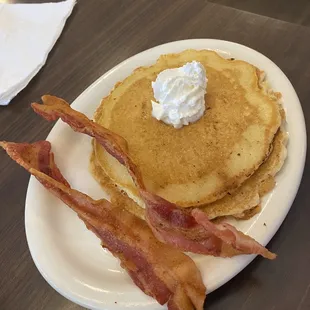 Kid pancakes &amp; bacon