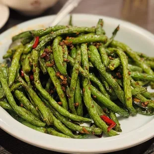 a plate of green beans with chili