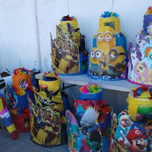 cake pinatas