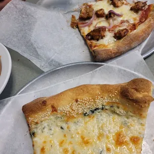 Spinach and chicken barbecue pizza