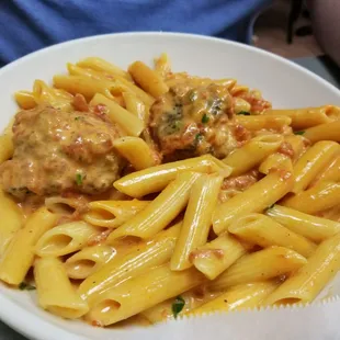 Penne in pink sauce with meatballs