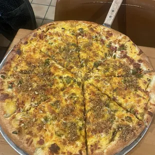 Green chile Mac and cheese pizza