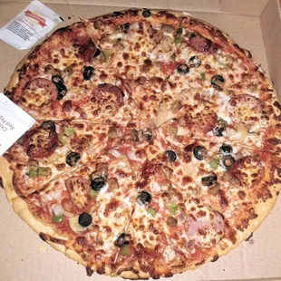 Supreme pizza, a bit spicy, nice flavor