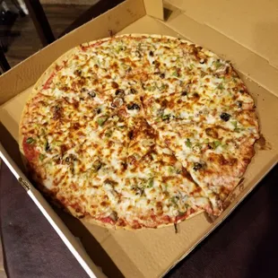 Thin crust extra large with olives, mushrooms, extra cheese and sauce. Scrumptious! Highly recommend