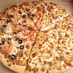 Greek pizza on left (more saucy than other pies here with diced onion throughout, pretty tasty), our favorite Chicken Bacon Ranch on right