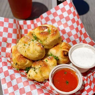 Garlic knots