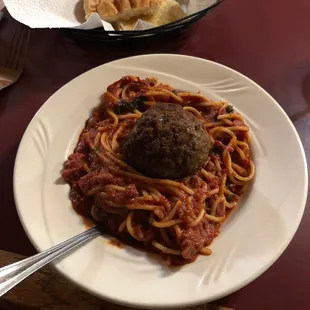 Spaghetti w/ a meatball. This is a 1/2 order