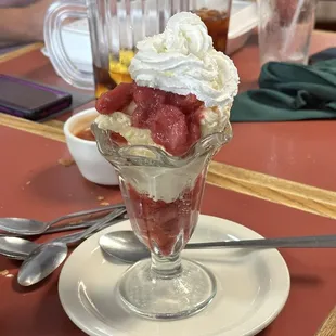 Strawberry sundae