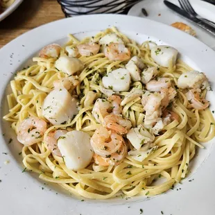 Seafood linguine
